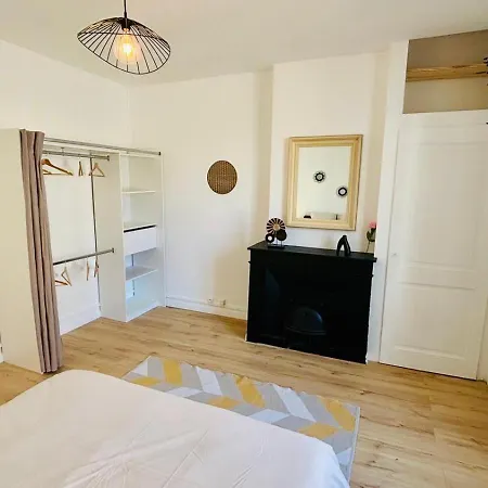Confortable T2 Moderne Pres Du Metro Appartement Oullins