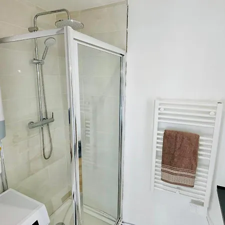 Confortable T2 Moderne Pres Du Metro Apartment Oullins